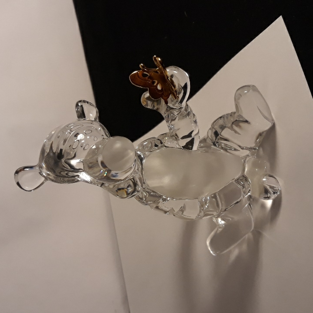 Lenox crystal Disney tigger with 24k butterfly.